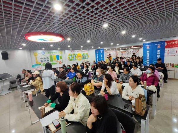 粤友钱配资 调查|记者体验职业技能培训课——维修电车先感受“触电”